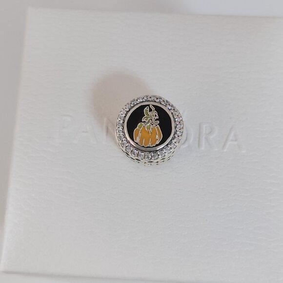 Pandora Pluto Pumpkin Boo Button Charm Halloween 2024 Exclusive Charm Bead - Picture 3 of 6